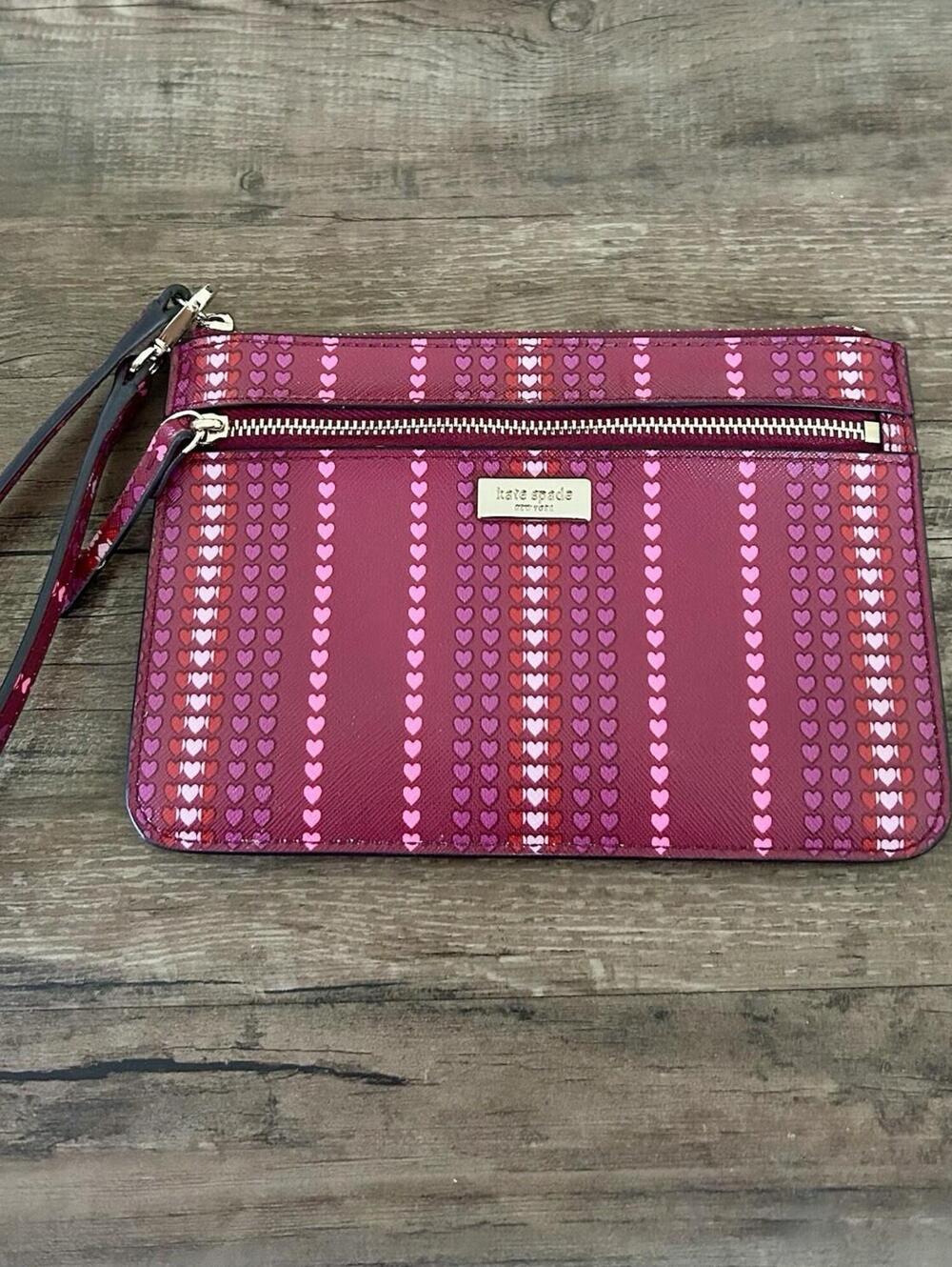Kate Spade Wristlet Tinie Shore Street Heart Stripe Cranberry WLRU5993